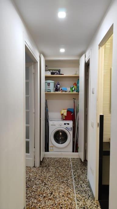 Cozy Apartment Near The Colosseum 罗马 外观 照片